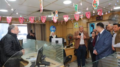 محافظ دمياط يتابع مشروعات مياه الشرب والصرف الصحي ويتفقد إدارات ومعامل الشركة 