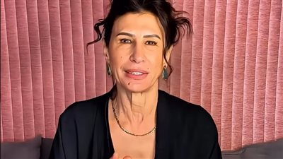 متعمليش كدا.. أمينة شلباية تفتح النار على اتيكيت أكل القطايف في رمضان 