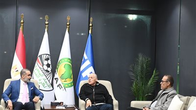 بروح الأشقاء.. هاني ابوريدة يستقبل مدير المنتخبات العراقية في ليلة التكريم