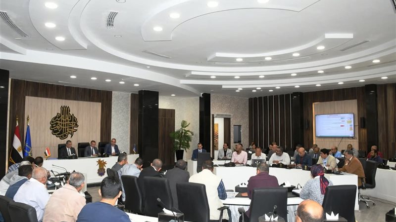 محافظ أسوان يتابع