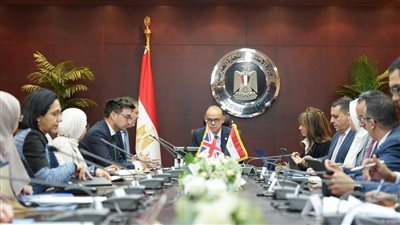 وزير الاستثمار يستقبل السفير البريطاني بالقاهرة لتعزيز الشراكة الاقتصادية 