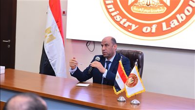 وزير العمل يشهد تسليم أجهزة «تابلت» لمفتشي العمل بمحافظتي المنوفية والدقهلية