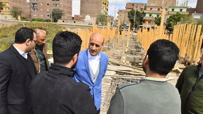 محافظ أسيوط يتفقد أعمال تطوير كوبري الحواتكة لمتابعة معدلات التنفيذ