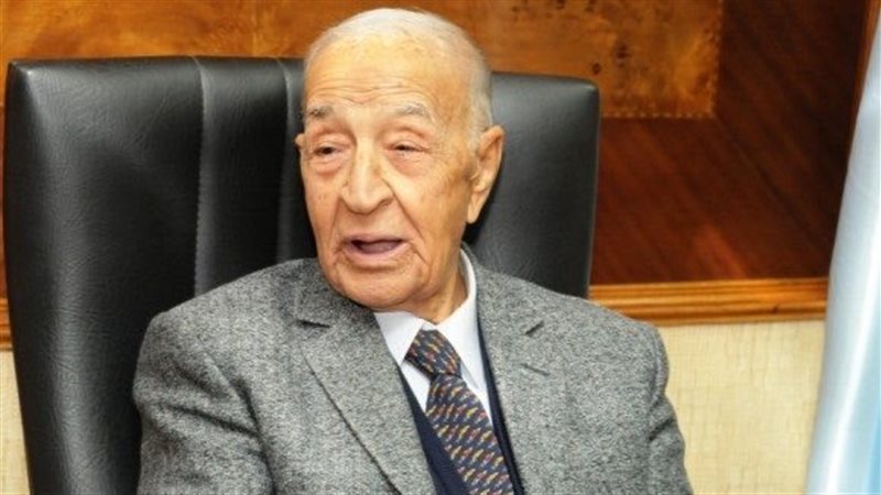 الأستاذ فهمي عمر