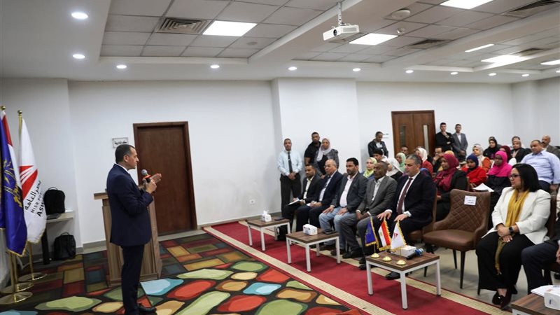 لقاء محافظ أسوان