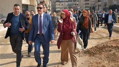 محافظ بورسعيد يتفقد أعمال إزالة الرتش بمنطقة عمرو بن العاص بالزهور