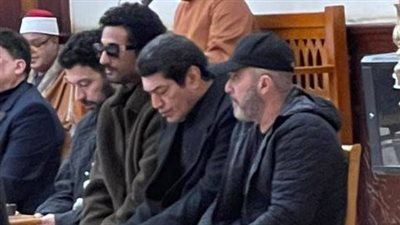 نجوم الفن يقدمون واجب العزاء في وفاة شقيق زينة بمسجد المشير طنطاوي| صور