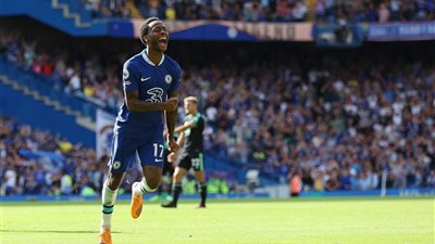 جريليتش يفتح النار على مشجع لفاينورد روتردام الهولندي بسبب ستيرلينج 