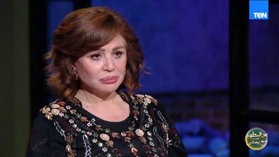 10 سنوات حزن وأسود واكتئاب.. إلهام شاهين تتحدث عن تأثير وفاة والدتها