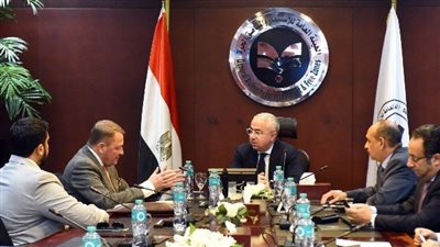 جارديان جلاس تبحث مع الهيئة العامة للاستثمار خطة طموحة لزيادة استثماراتها بمصر