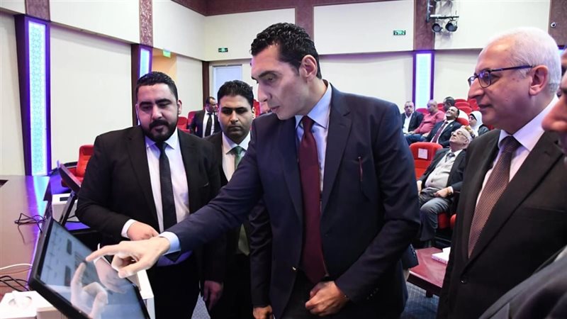 وزير الشباب والرياضة