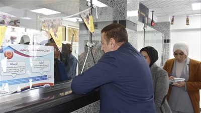 محافظ بورسعيد يوجه بتيسير الإجراءات على المواطنين والالتزام بالضوابط القانونية