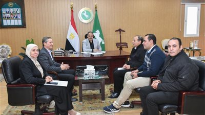 أعضاء مجلسي النواب والشيوخ يقدمون التهنئة لمحافظ الشرقية لتجديد الثقه به
