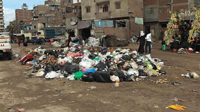 شوارع مغطاة بالقمامة وسط صمت المسؤولين بمنطقة الكاكولا بطنطا