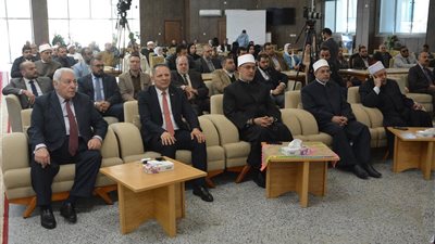 رئيس جامعة دمياط ومفتي الجمهورية يشهدان مناقشة رسالة دكتوراه في اللغة العربية