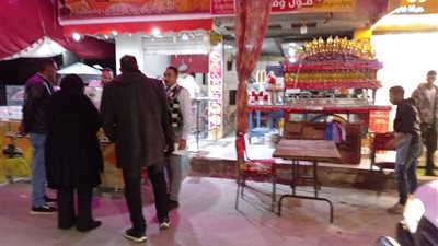 حملات ميدانية بحي عتاقة بالسويس لرفع الإشغالات ومراجعة تراخيص المحال 