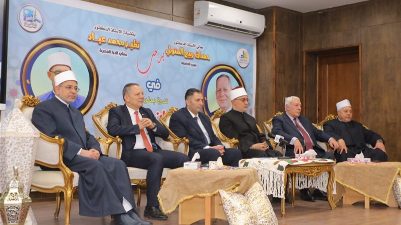 محافظ دمياط يستقبل
