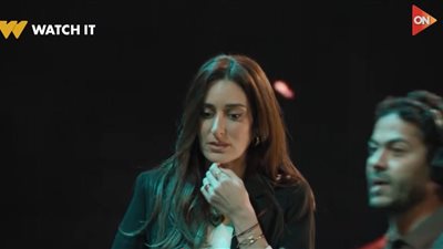 قلبها رقيق.. أمينة خليل تحاول دعم الأستانت بعد اللي حصله في الكاميرا الخفية