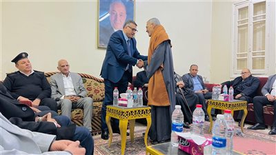 محافظ قنا يقدم واجب العزاء لأسرة 
