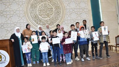 مسجد مصر يتلألأ بأصوات التلاوة وفرحة الأطفال في أجواء إيمانية وثقافية مميزة