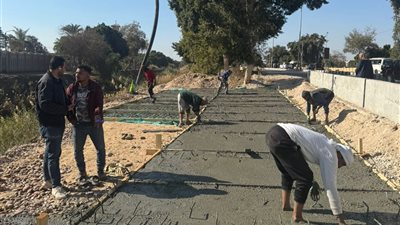 محافظ أسيوط يعلن دفع معدلات العمل بكوبري الحواتكة بمنفلوط وبدء صب الكمر  