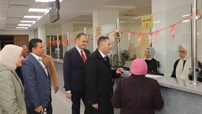 محافظ دمياط يختتم جولته بمتابعة سير العمل بالمركز التكنولوجي لخدمة المواطنين