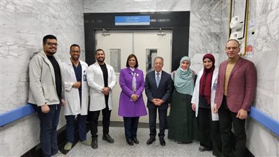 رئيس «تضامن النواب» تتابع حالة طفل باسوس المصاب وتلتقي أسرته بمعهد ناصر