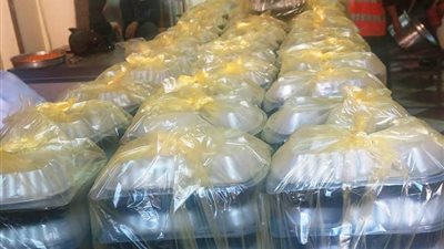 القومى للمرأة يواصل توزيع 700 وجبة غذائية بقرى حجازة والعتمور بكوم أمبو 