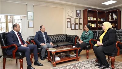 رئيس هيئة تنمية الصعيد يبحث مع رئيسة المجلس القومي للمرأة تعزيز سبل التعاون