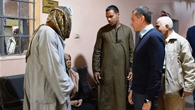 محافظ أسوان يتفقد مركز التأهيل الشامل ويوجه برفع جودة الخدمات لذوي الهمم 