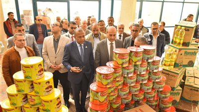 محافظ أسيوط يفتتح معرض 