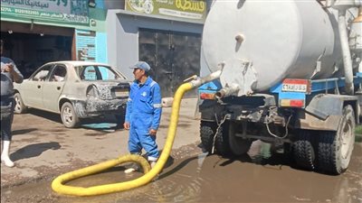 استمرار جهود رفع مياه الأمطار ببورسعيد.. وانتشار مكثف للفرق والمعدات