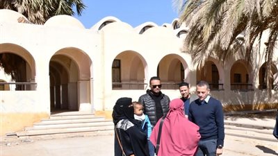 أسوان: توفير أوراق طابعة 