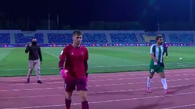 فيديو | صافرات الإنذار توقف مباراة الأهلي والفيصلي في الدوري الأردني