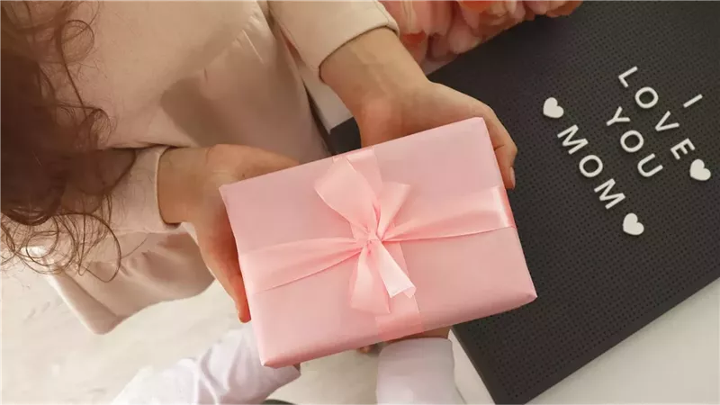 موعد عيد الأم 2026