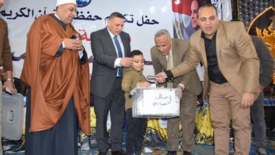 تكريم أكثر من 260 ومنح 5 عمرات باحتفالية تكريم حفظة القرآن الكريم ببنى سويف 