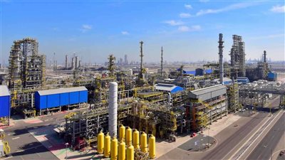 إصابة عاملين جراء سقوط بعض الشظايا في مصفاة الأحمدي بالكويت