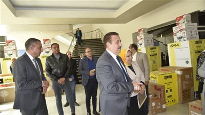 70 جهاز.. محافظ بورسعيد يسلم أجهزة كهربائية لعشر عرائس من الأسرالأولى بالرعاية