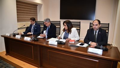 اجتماع للاستماع إلى خطة وزارة السياحة والأثار للتعامل مع ظروف الحرب في المنطقة