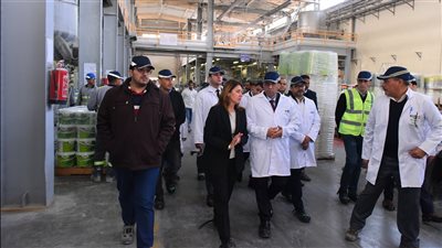 وزير العمل: تسليم عقود لذوي الهمم وتوفير بيئة عمل آمنة للعمال وداعمة للاستثمار