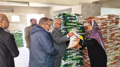 وكيل «زراعة البحيرة» يتفقد مخازن الإرشاد ويوجه بوضع الأسعار على التقاوى