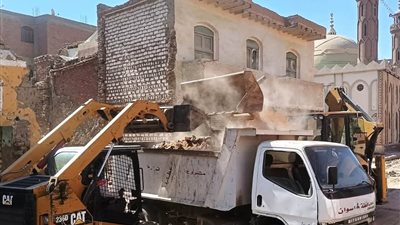 تسكين الباعة الجائلين بقرية الكلح شرق فى السويقة المخصصة لهم بمركز إدفو 