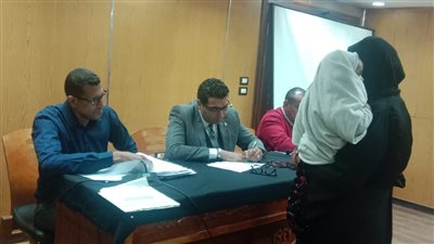 نائب محافظ الأقصر يبحث 37 طلبا وشكوى خلال لقاء اليوم المفتوح 