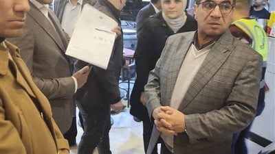 رفع المخلفات وتسوية الحفر بشوارع حي السويس ضمن جهود النظافة اليومية