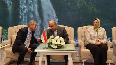 وزير الكهرباء يشارك العاملين والنقابة العامة للمرافق إفطارهم 