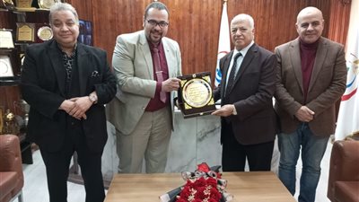 وكيل صحة الشرقية يكرّم اللواء أحمد النادي لدعمه المنظومة الصحية