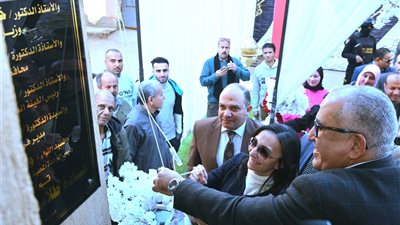 محافظ البحيرة ورئيس الهيئة العامة للتأمين الصحي يفتتحان مبنى عيادة التأمين 