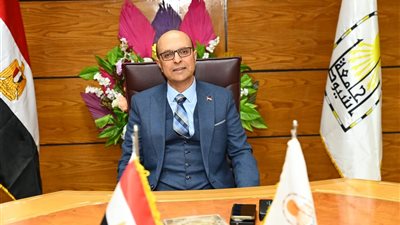 رئيس جامعة أسيوط يتابع تنفيذ برنامج ميكنة شئون التعليم والطلاب بكلية الحاسبات 