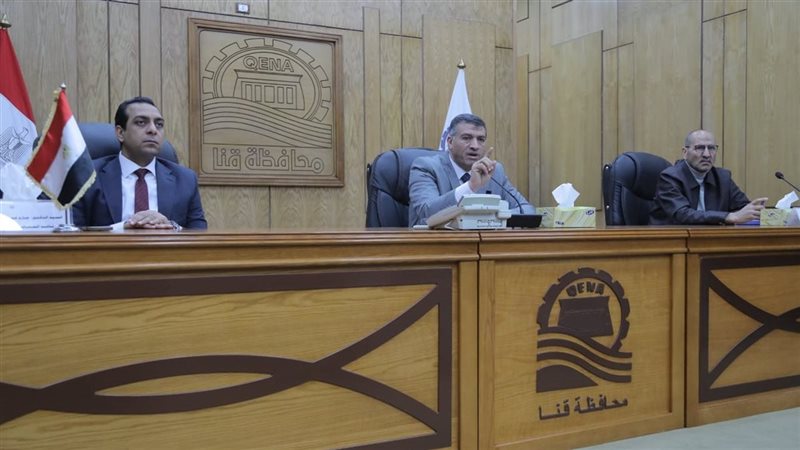 محافظ قنا