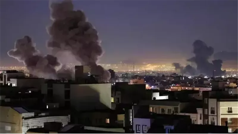 قصف إيران 
